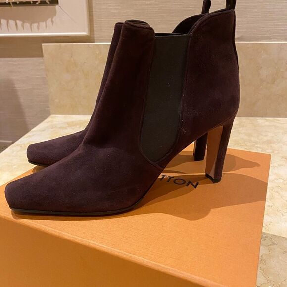 Brown suede slip on Manolo Blahnik booty in size 41 - Picture 2 of 16